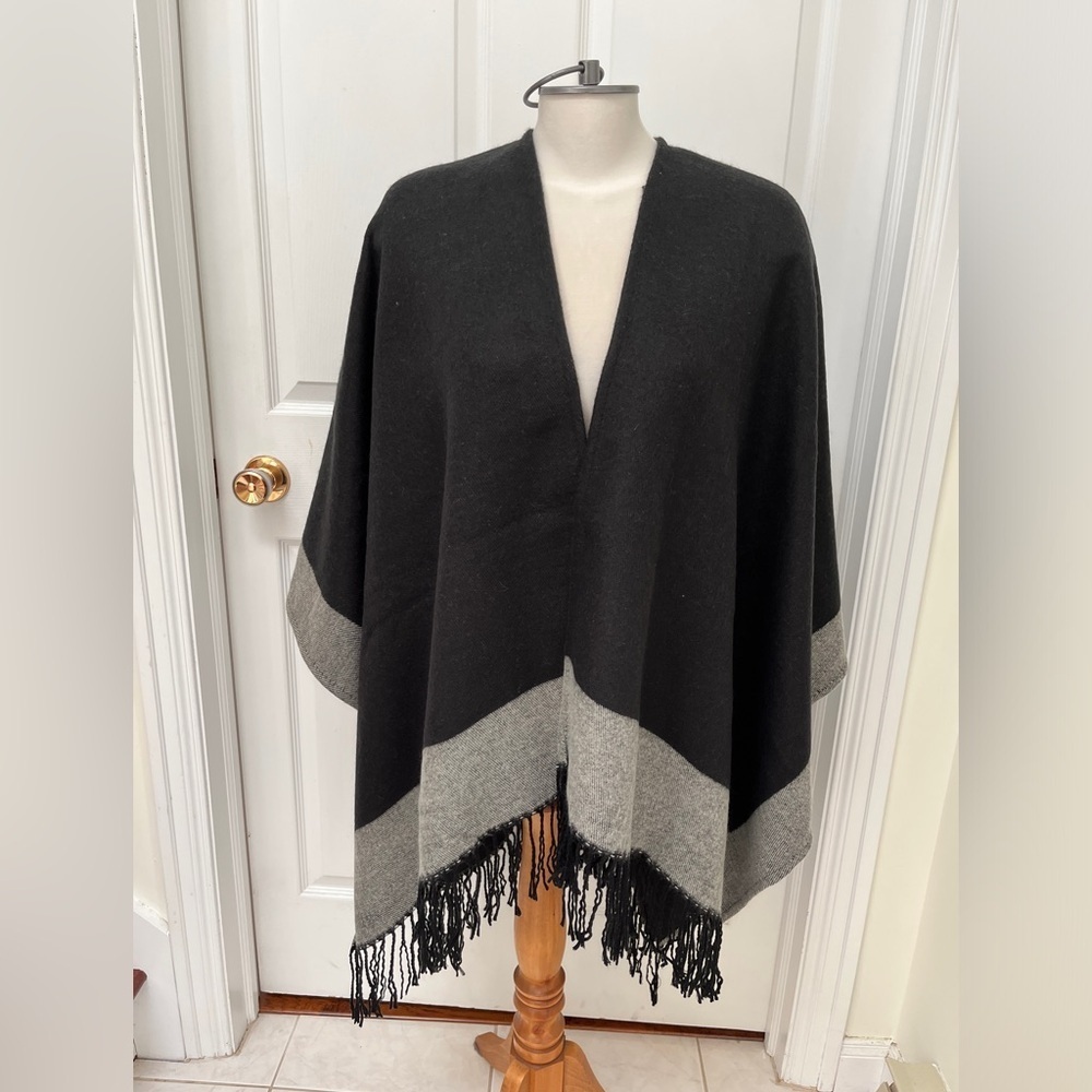D&Y shrug/poncho blanket scarf